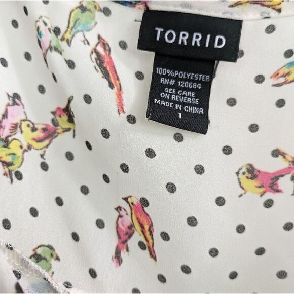 Torrid - Lovebird print Peak a boo Back Blouse - Picture 4 of 5